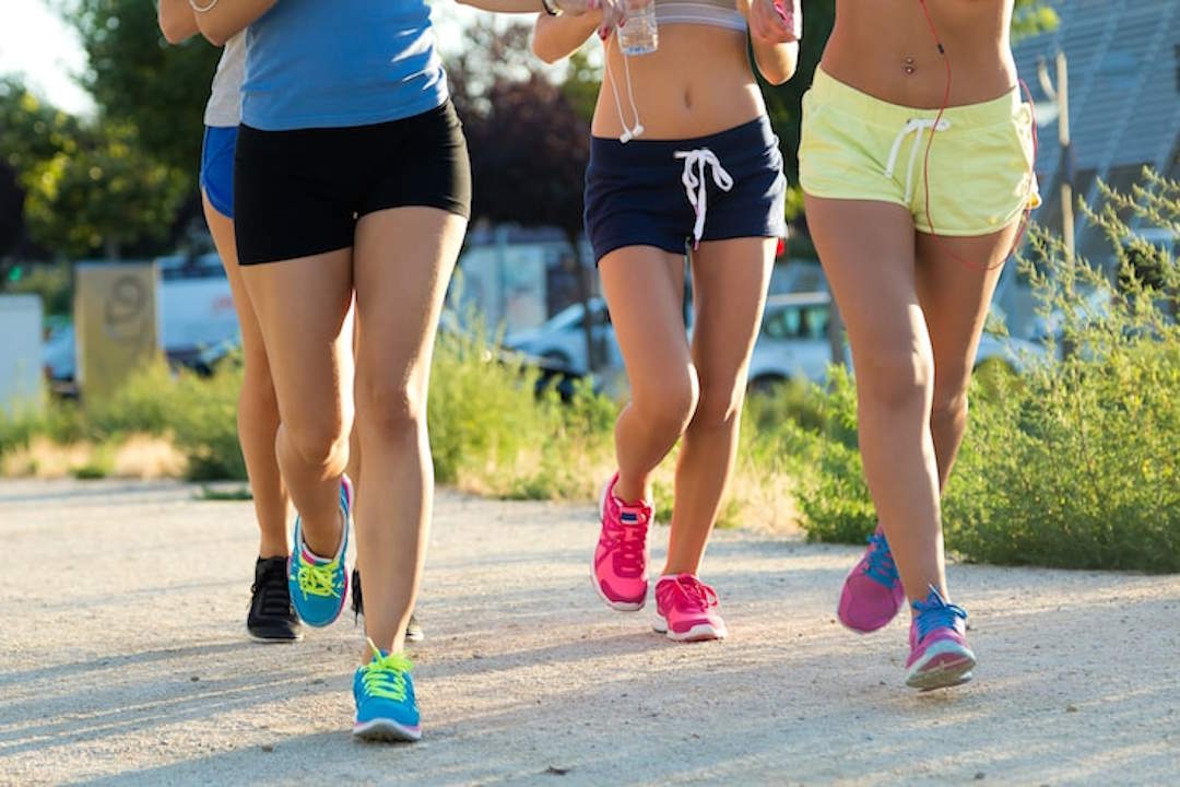 Des coureurs en pleine course fractionné court