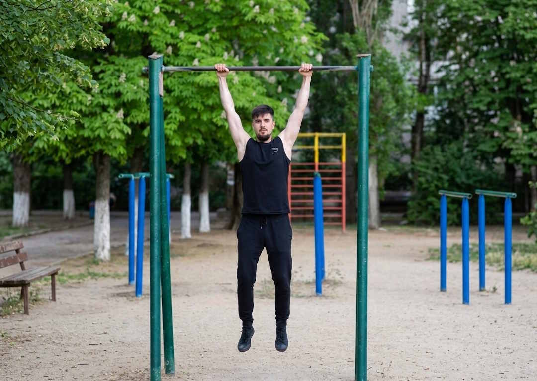 La suspension à la barre (Dead Hang)