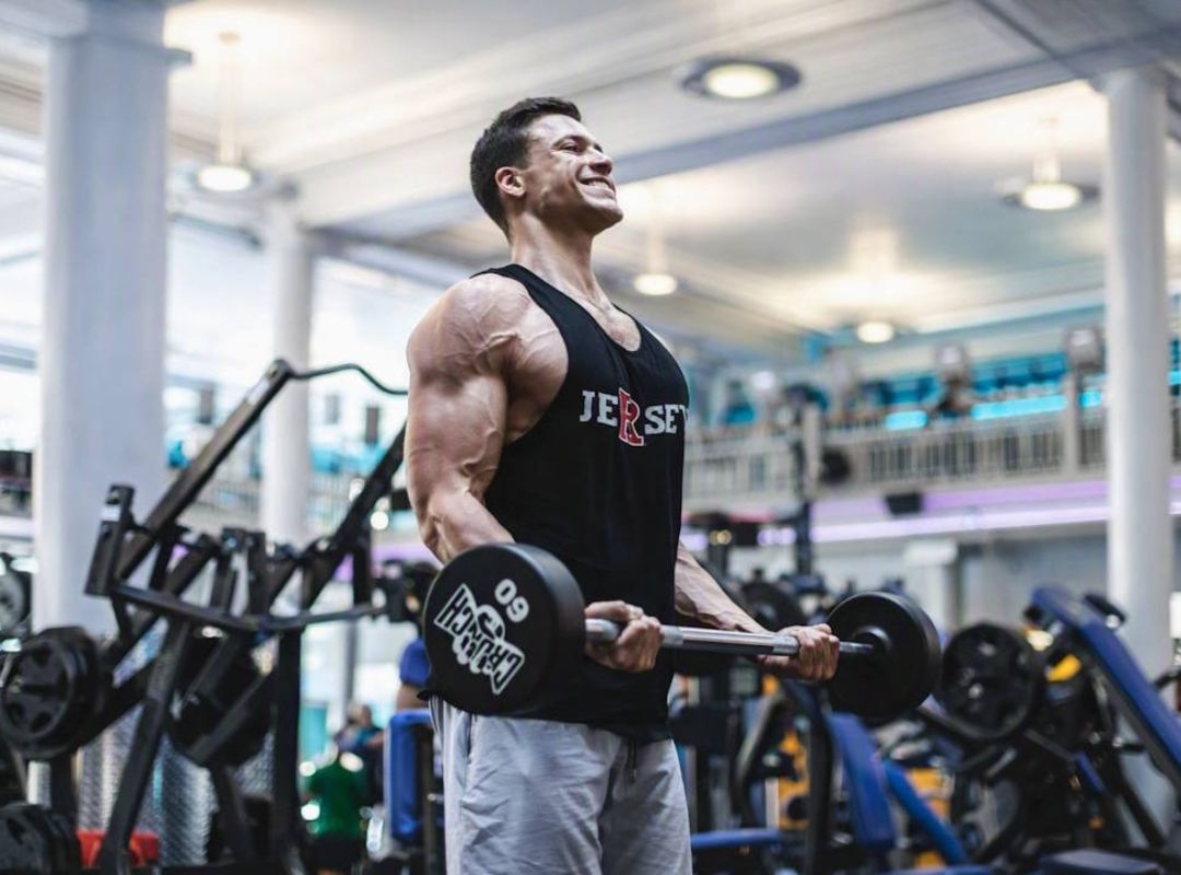 Le Curl à la barre (EZ ou droite), exo biceps