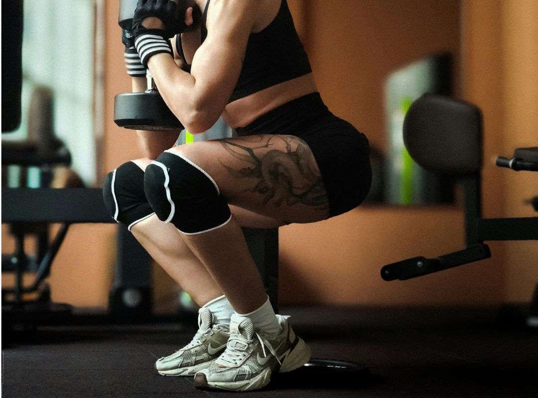Le goblet squat avec talons surélevés