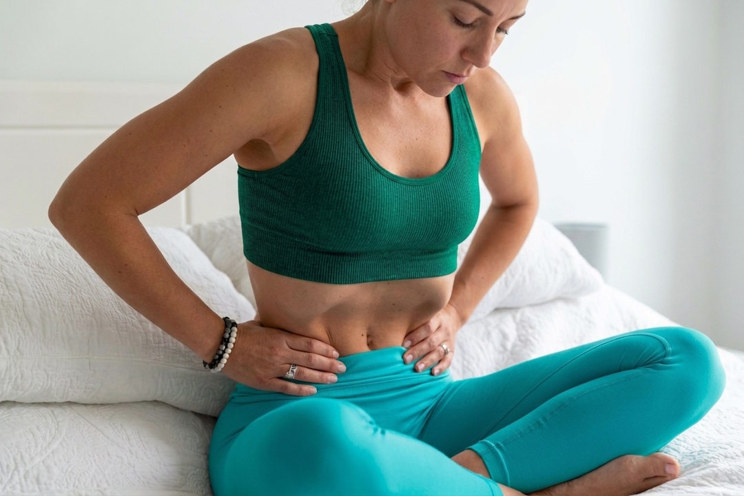 Le stomach vaccum assis