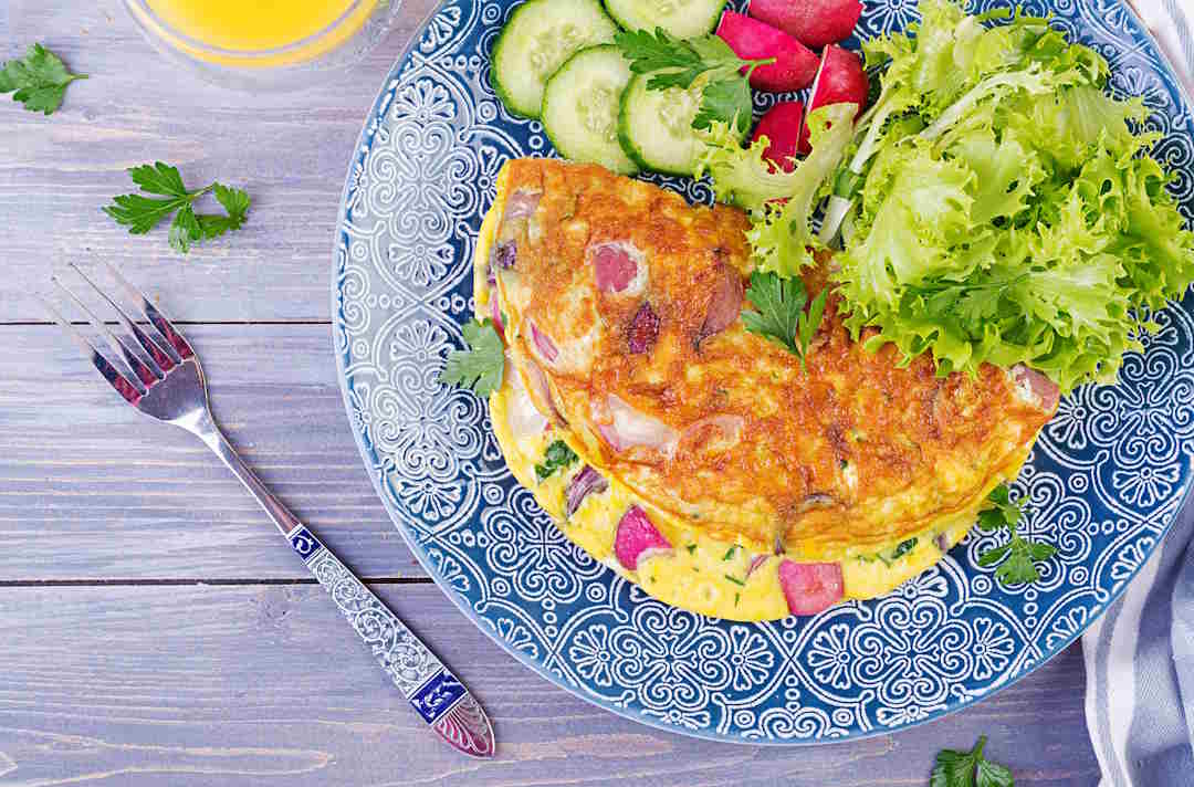 Une assiette d'omelette protéinée