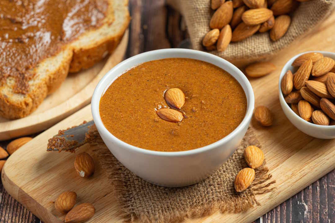 Tartines à la purée d'amandes