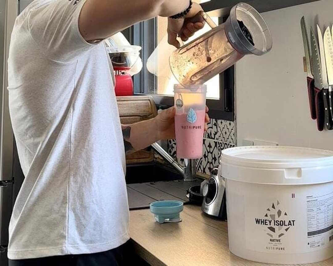 Shaker avec de l'eau pour contrôler l'apport calorique
