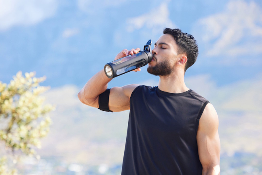 La Whey native peut être consommée en la mélangeant avec de l’eau.