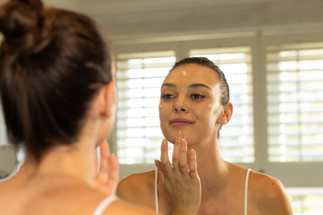 Les crèmes, baumes et huiles à base de propolis apportent une protection contre les maladies de la peau