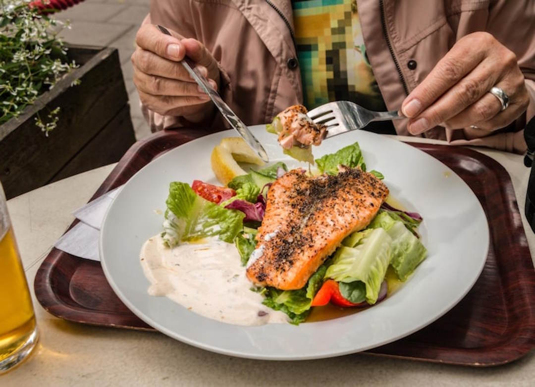 Un plat de poisson riche en oméga 3