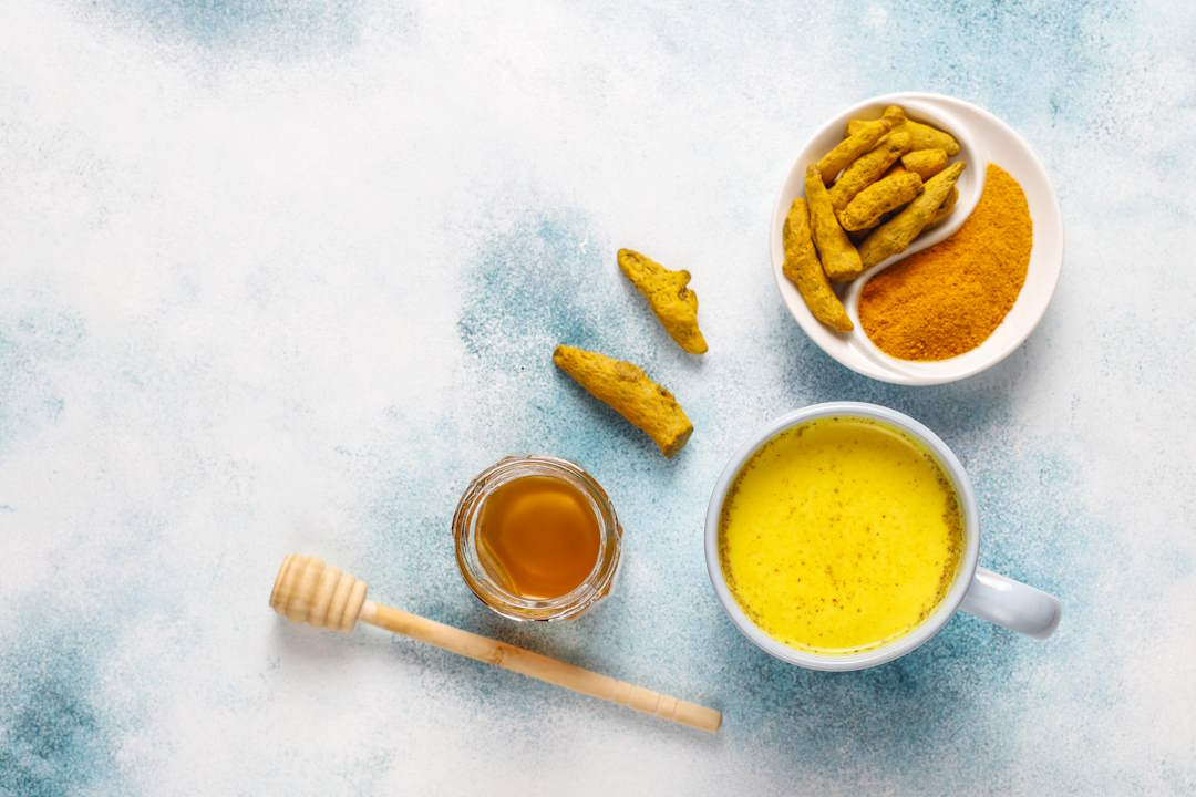 Curcuma, du miel qui sont associations efficaces pour les articulations