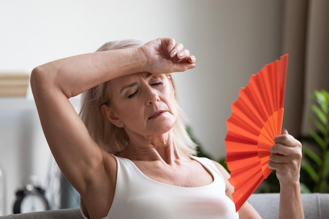 Bouffée de chaleur ménopause et bienfaits de la sauge
