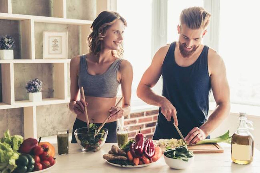 Un couple qui intègre naturellement la glutamine dans votre alimentation