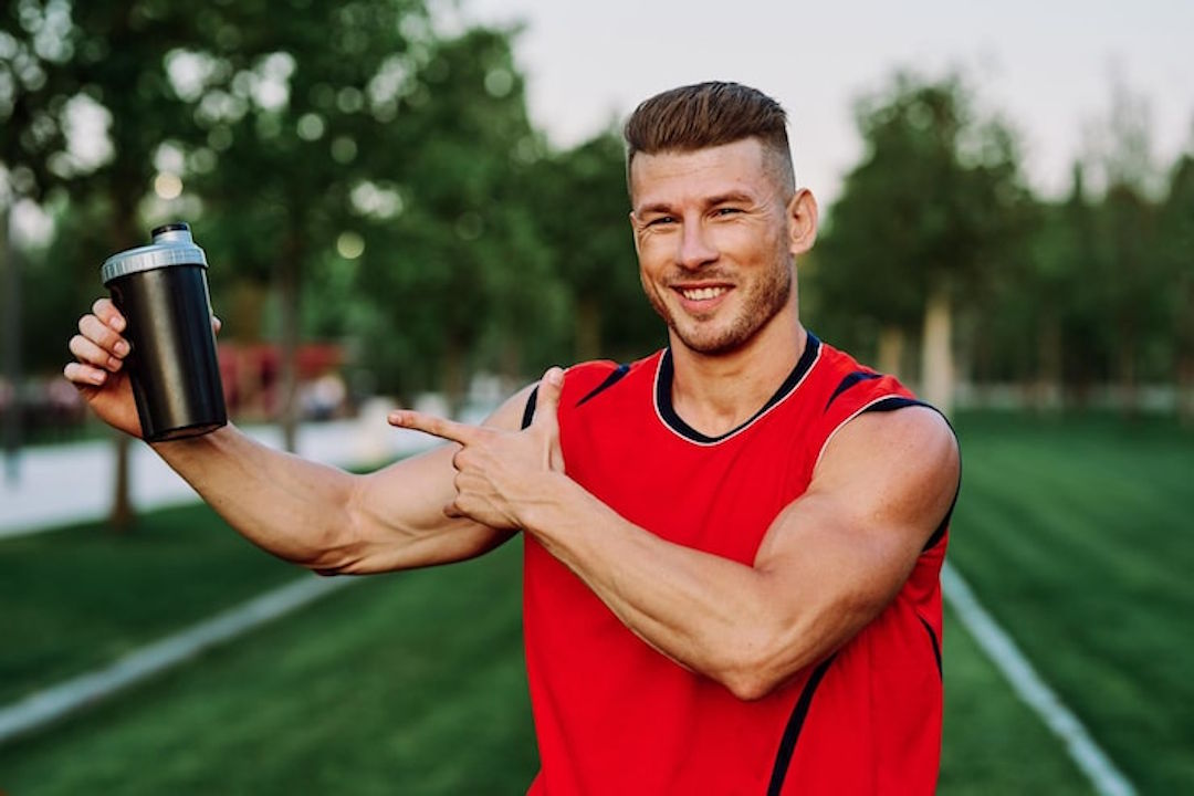 Un sportif qui prend de la créatine