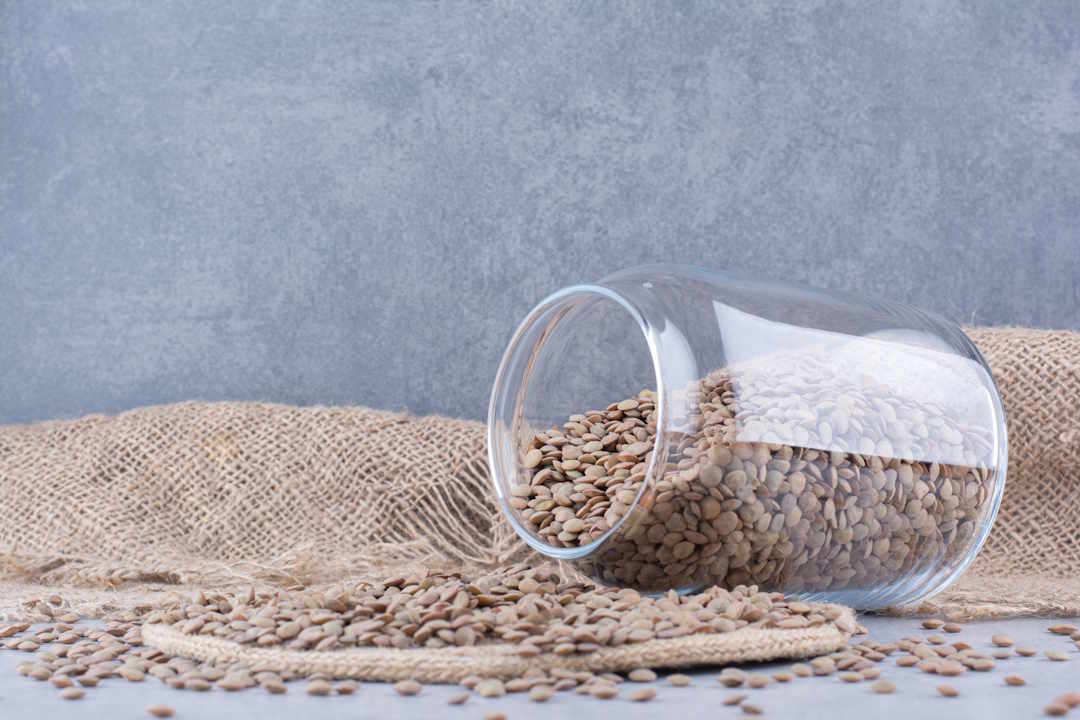 Des grains de lins dans un bocal