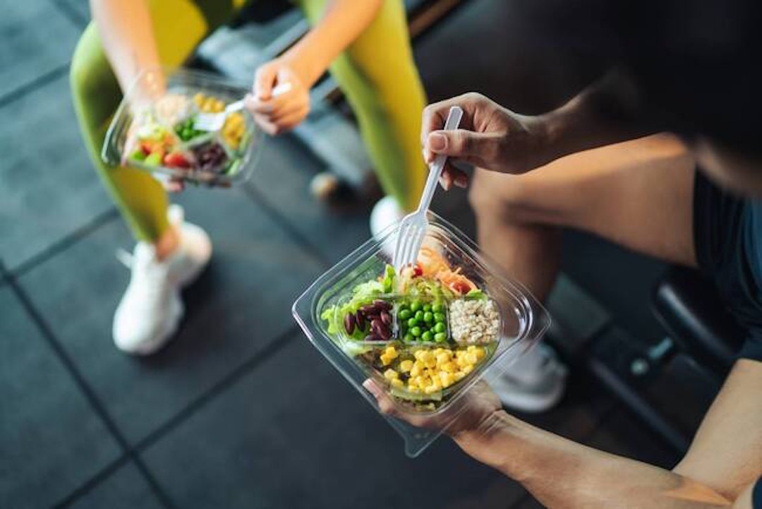 des sportifs qui mange des aliments riches en Oméga 3