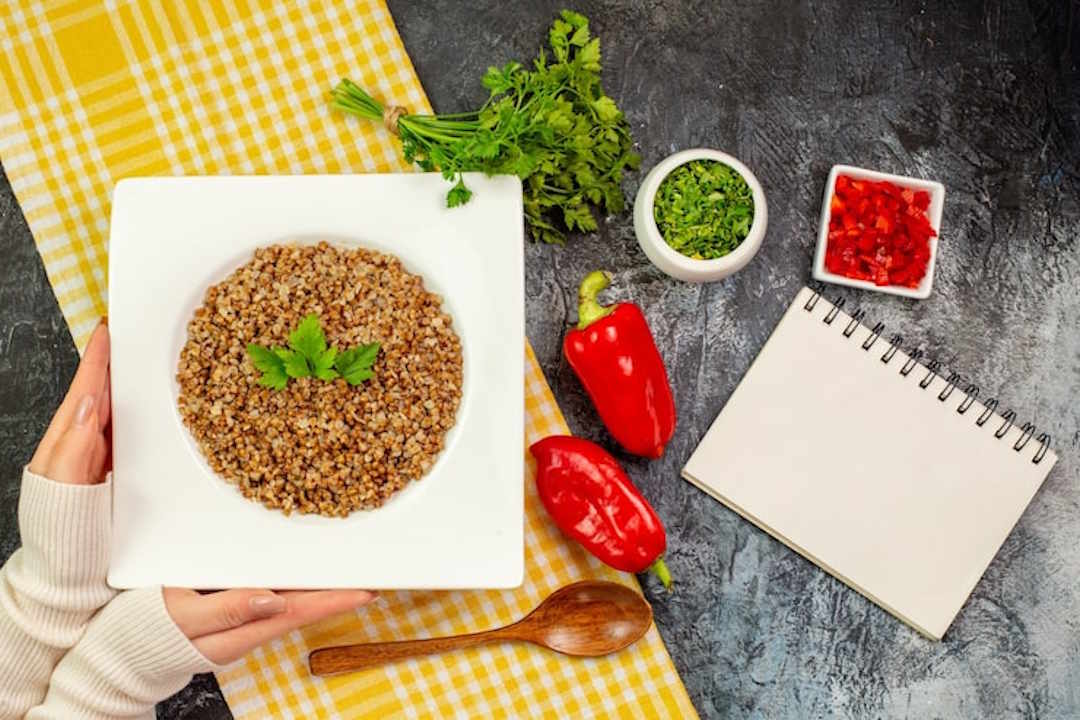 Un plat de riz brun pour un bon apport en magnésium