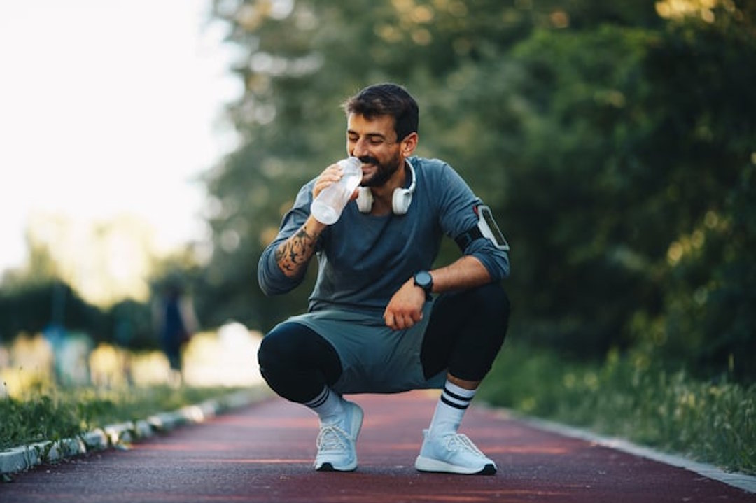 Un sportif qui consomme de la whey isolate