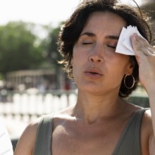 Bouffées de chaleur : causes, symptômes, solutions naturelles pour les soulager