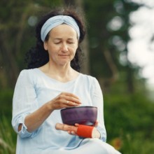 Traitement naturel de la ménopause : comment soulager les symptômes efficacement