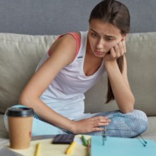 Taux de cortisol élevé : quels sont les symptômes et comment réagir ?