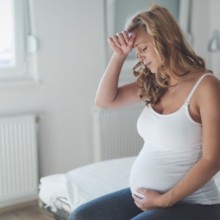 Migraine enceinte : comment calmer les maux de tête naturellement ?