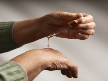 Huile essentielle cicatrisante : bien la choisir pour réparer sa peau