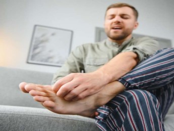 Crampe au pied : comprendre, apaiser et prévenir ces douleurs soudaines