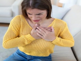 Guide sur la douleur musculaire à la poitrine chez la femme 