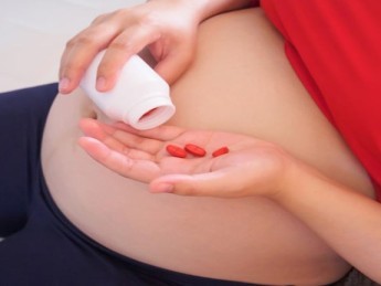 Acide folique et grossesse : pourquoi, quand et comment le prendre ?