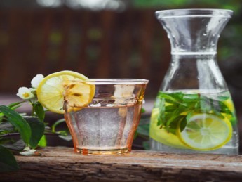Eau aromatisée : 10 recettes maison pour une hydratation gourmande