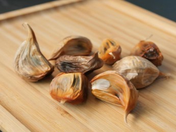 Comment bénéficier des bienfaits de l’ail noir sur votre santé ?