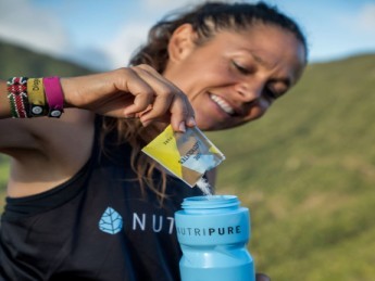 Boissons avec électrolytes vs eau pure : quelle stratégie adopter ?