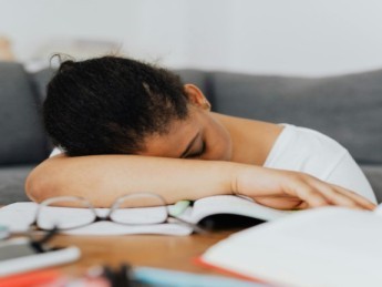 Asthénie : comprendre et soulager cette fatigue qui ne passe pas