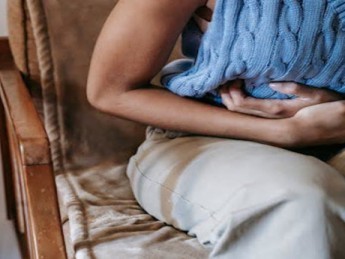 Ulcère de l'estomac : symptômes, causes et traitements naturels