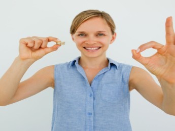 Vitamine B8 (biotine) : 6 bienfaits prouvés pour vos cheveux, votre peau et votr