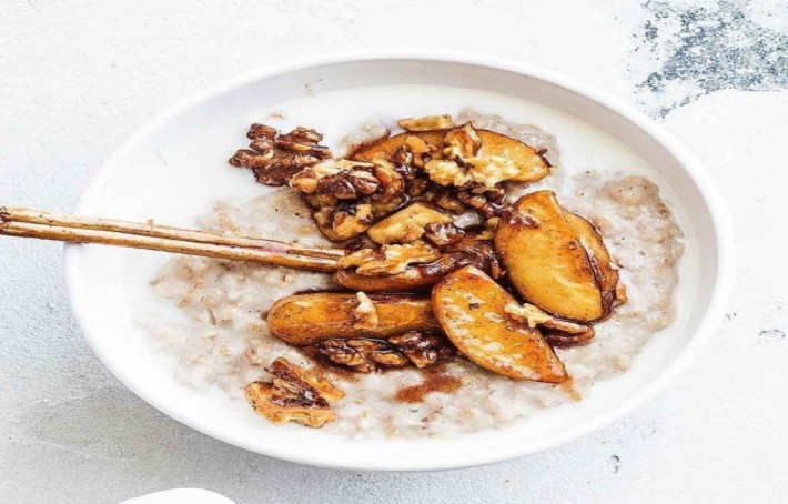Porridge pomme cannelle et noix