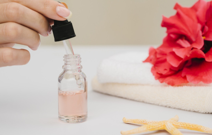 Huile essentielle bois de rose : bienfaits, danger d'extinction et alternative