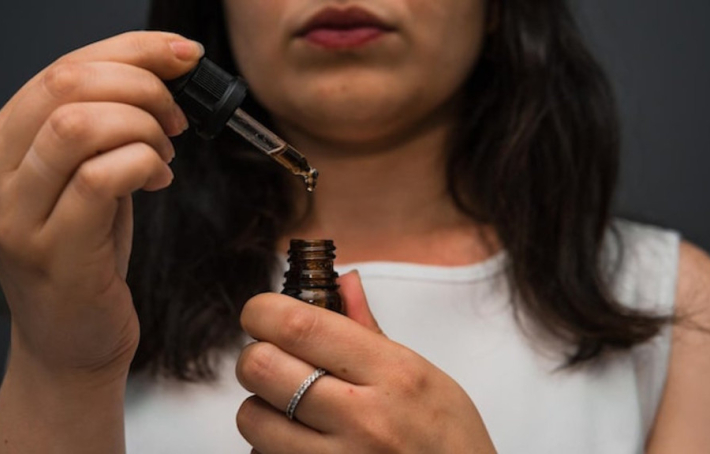 Aphte et huiles essentielles : comment les utiliser ?