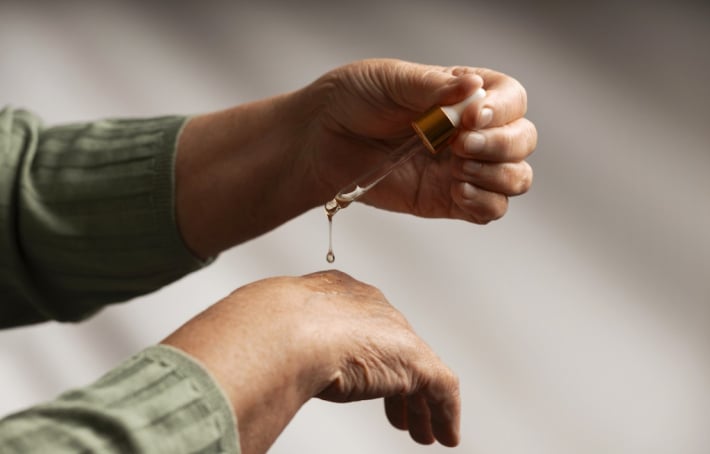 Huile essentielle cicatrisante : bien la choisir pour réparer sa peau