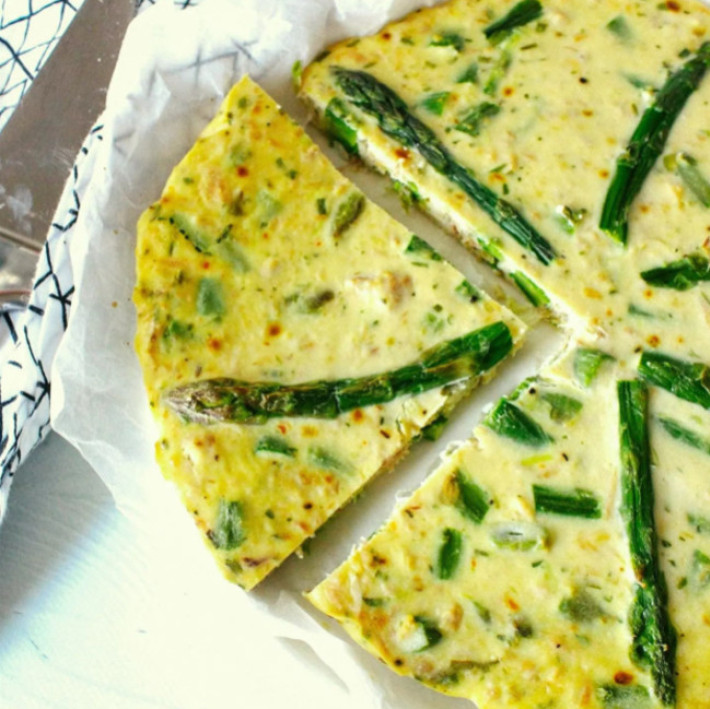 Quiche sans pâte aux asperges, thon et ricotta