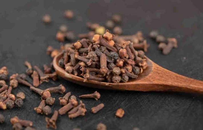 Clou de girofle : de nombreux bienfaits pour votre santé  