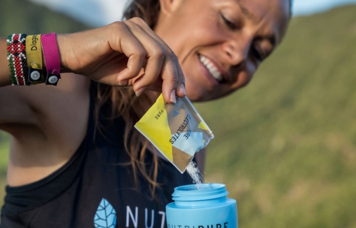 Boissons avec électrolytes vs eau pure : quelle stratégie adopter ?