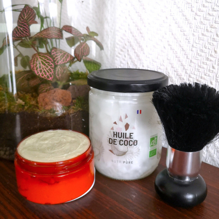Une mousse à raser maison à base d'huile de coco