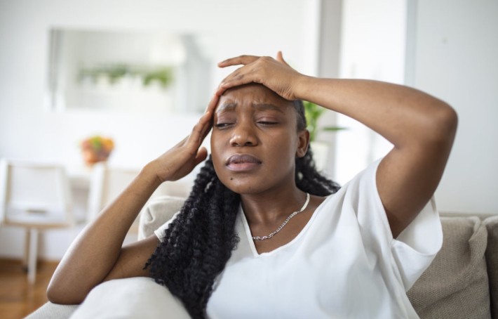 Mal de tête tous les jours et fatigue : les causes possibles et que faire