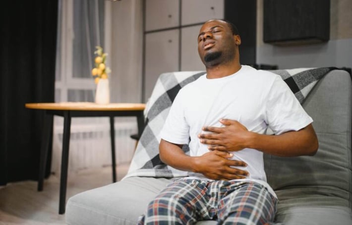 Douleur intestinale : que signifie une douleur à gauche, à droite ou dans le dos