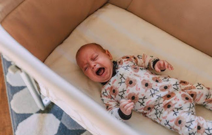 Régression du sommeil de bébé : le guide de survie âge par âge