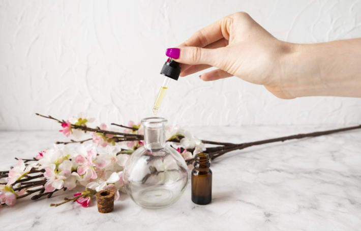 Huile essentielle de géranium : le guide complet pour une peau éclatante 