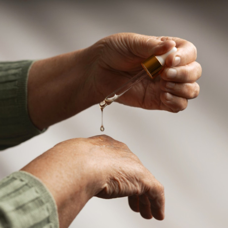 Huile essentielle cicatrisante : bien la choisir pour réparer sa peau