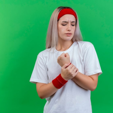 Tendinite du poignet : les symptômes qui doivent alerter 
