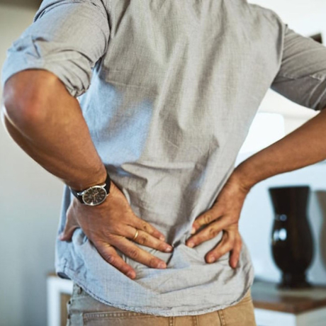 Arthrose lombaire : symptômes, causes et solutions pour la douleur