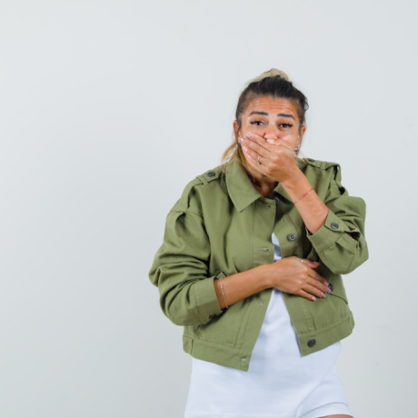 Vomissement : causes, traitements et conseils pour bien récupérer