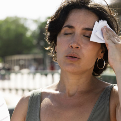 Bouffées de chaleur : causes, symptômes, solutions naturelles pour les soulager